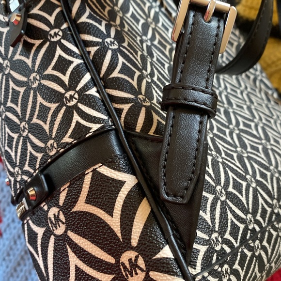 Michael Kors adjustable medium size backpack - Picture 12 of 15